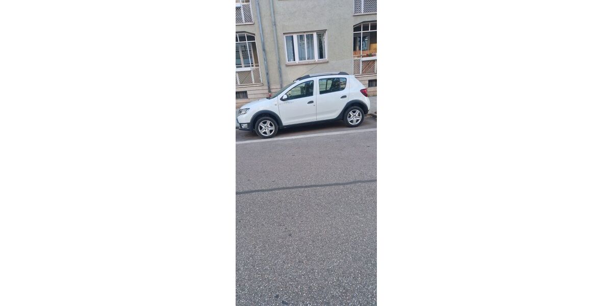 Dacia Sandero 136.700 km 3.900 &euro; München 80339