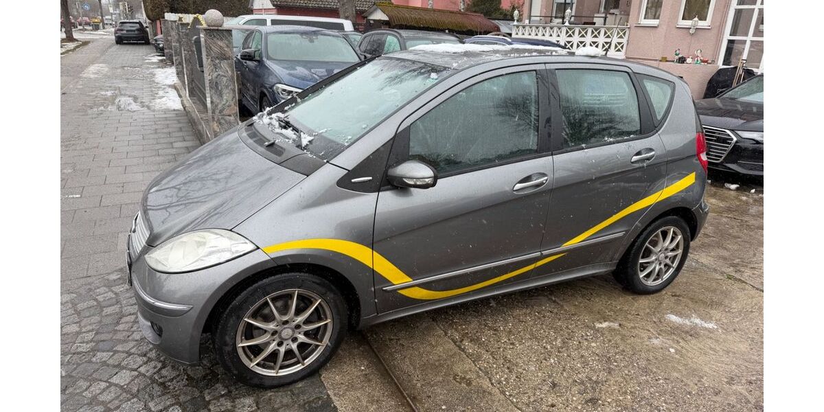 Mercedes-Benz A 180 208.000 km 1.980 &euro; München 81827