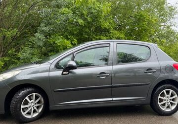 Peugeot 207 121.851 km 2.800 &euro; München 81245