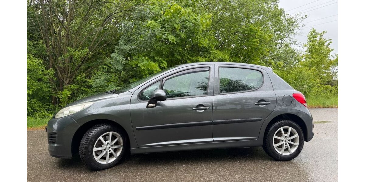 Peugeot 207 121.851 km 2.800 &euro; München 81245