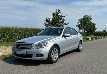 Mercedes-Benz 220 97.850 km 8.800 &euro; München 81243