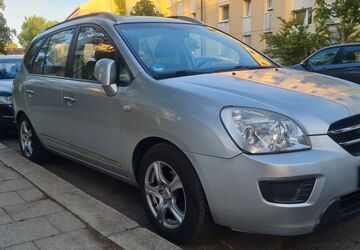 Kia Carens 141.000 km 6.750 &euro; München 80937