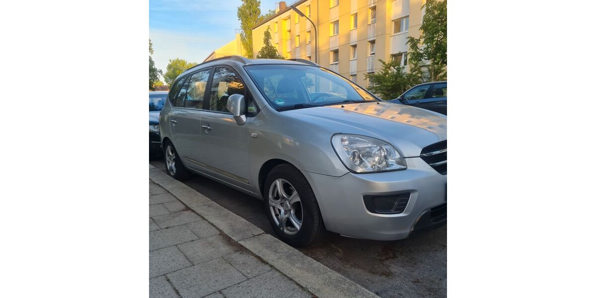Kia Carens 141.000 km 6.750 &euro; München 80937