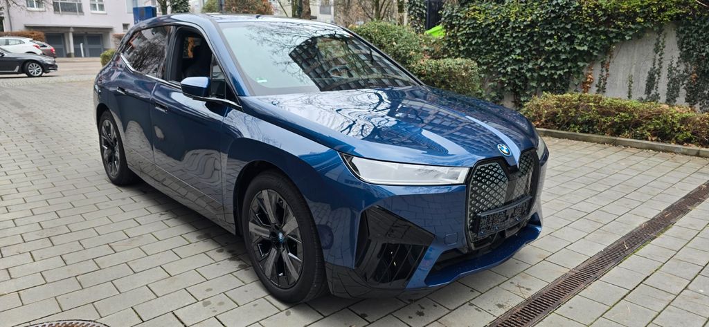 BMW iX 23.500 km 45.499 &euro; München 80689