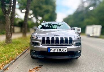 Jeep Cherokee 145.000 km 15.400 &euro; München 81377