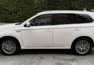 Mitsubishi Outlander 185.000 km 14.980 &euro; München 81827