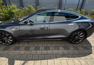 Tesla Model S 304.000 km 27.000 &euro; München 81735