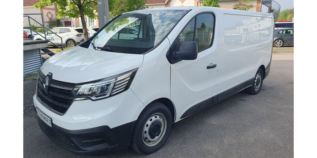 Renault Trafic 88.000 km 17.900 &euro; München 81825