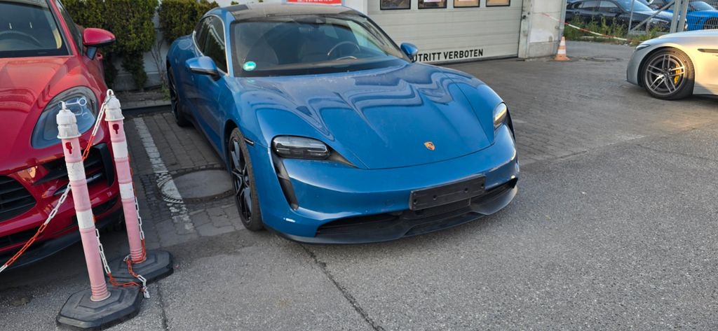 Porsche Taycan 36.300 km 68.555 &euro; München 80689