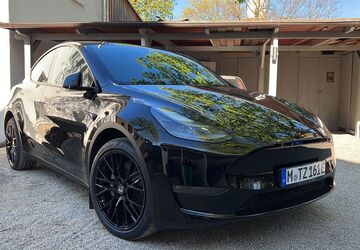 Tesla Model Y 62.000 km 33.950 &euro; München 80992