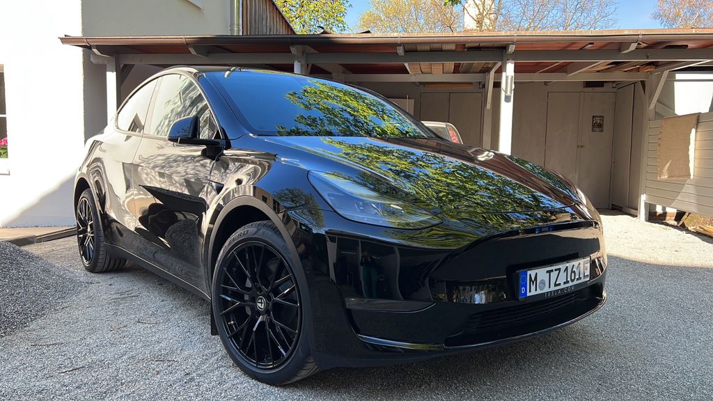 Tesla Model Y 62.000 km 33.950 &euro; München 80992