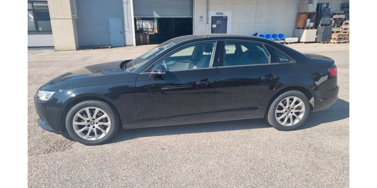 Audi A4 207.330 km 12.490 &euro; Mûnchen 81737