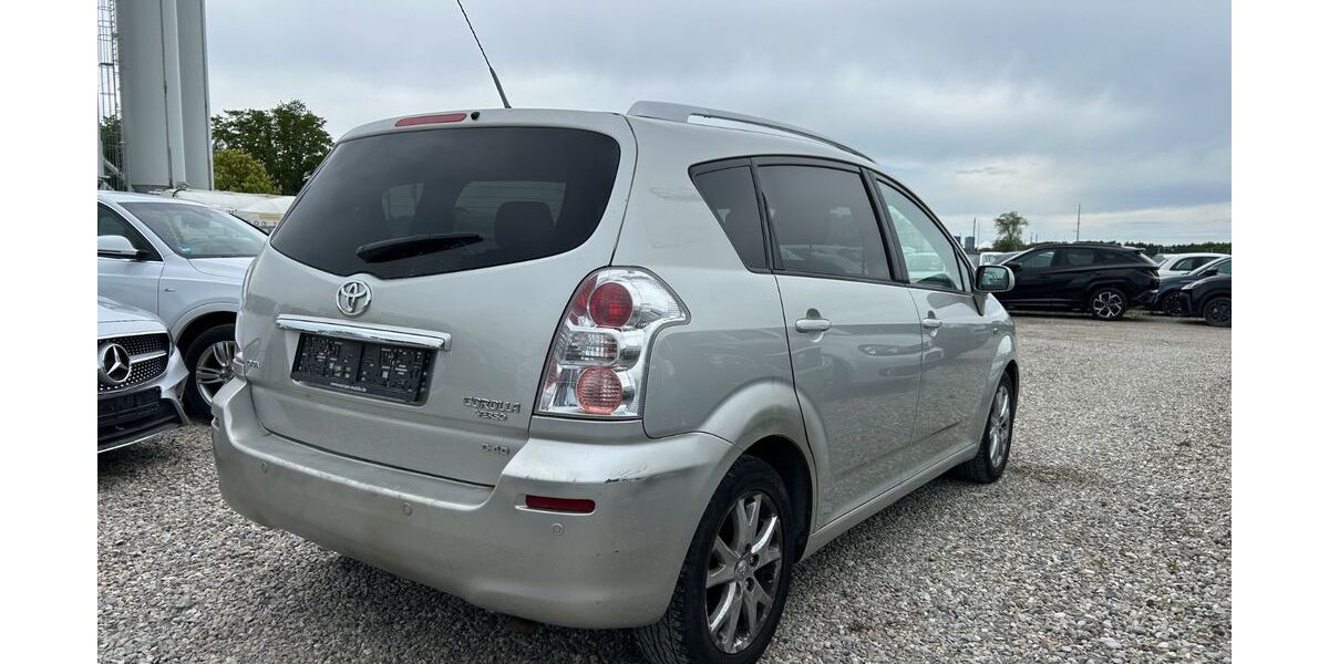 Toyota Corolla Verso 65.000 km 3.999 &euro; München 81829
