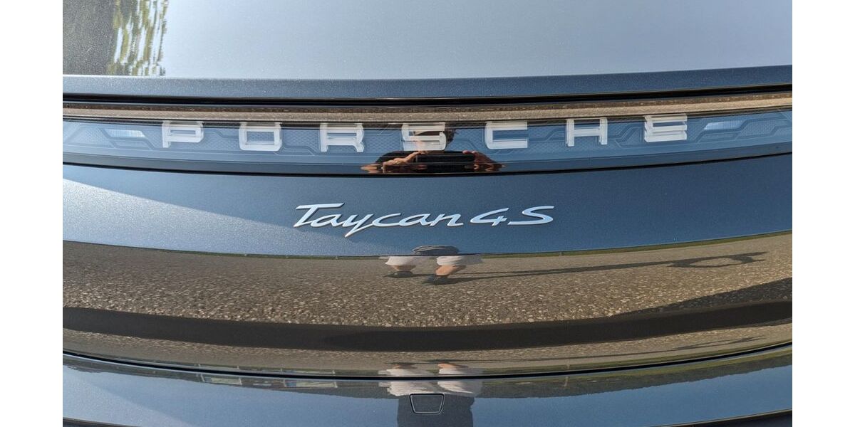 Porsche Taycan 33.000 km 66.000 &euro; München 80686