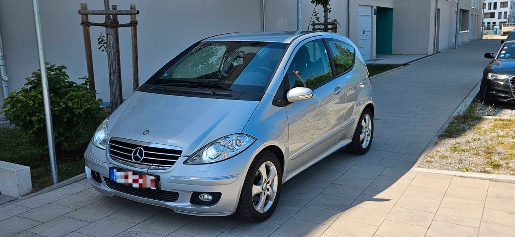 Mercedes-Benz A 180 243.587 km 1.500 &euro; München 80937