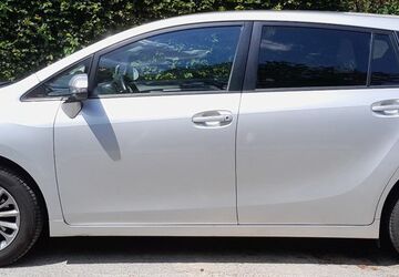 Toyota Verso 103.900 km 10.000 &euro; München 81925