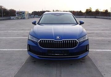 Skoda Superb 2.500 km 51.480 &euro; München 80686